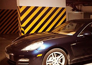 металлический шкаф в паркинг