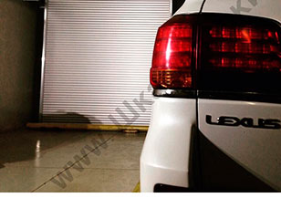 шкаф на лестничной площадке